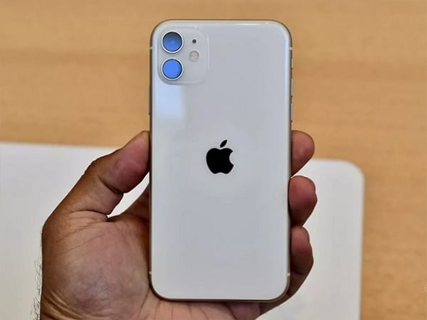 Camera sau iPhone 11